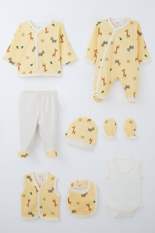 8-piece giraffe print newborn baby clothing gift set in organic cotton

