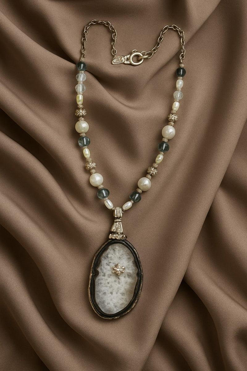 One-of-a-Kind Geode & Pearl Necklace – Handmade in Quebec
