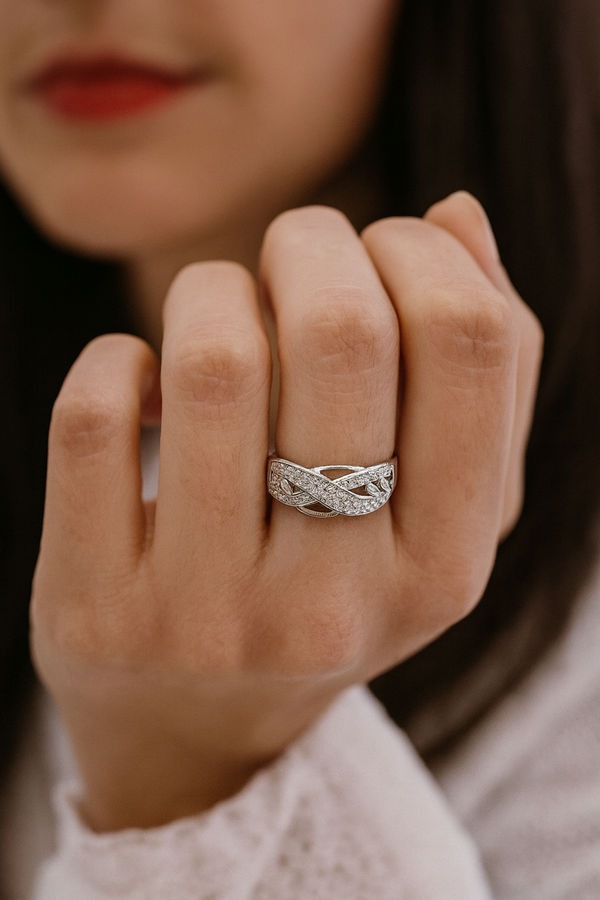 925 Silver Crossover Ring – Modern Design, Timeless Shine