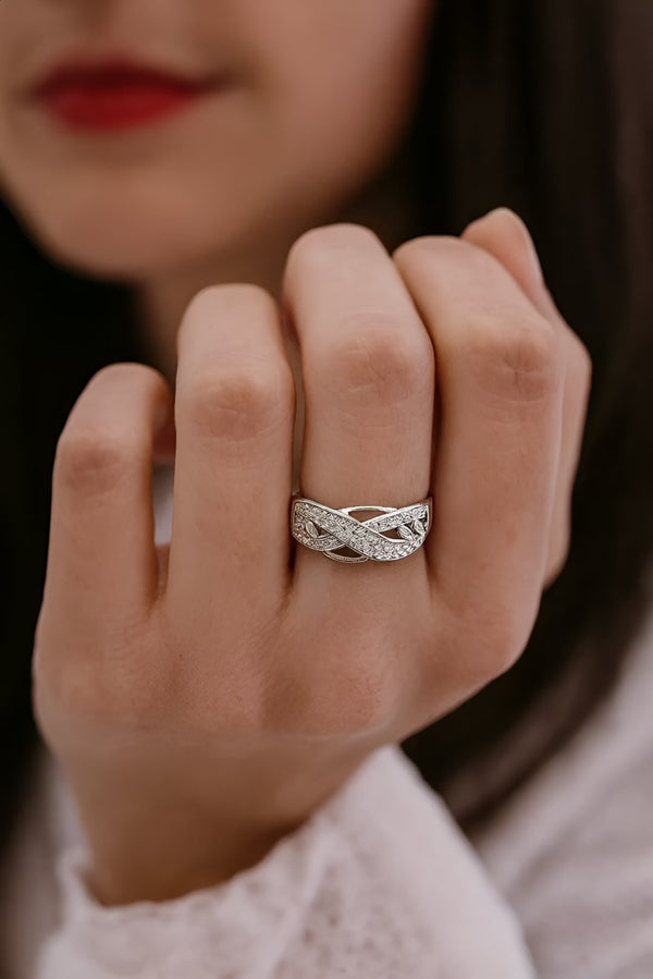 925 Silver Crossover Ring – Modern Design, Timeless Shine