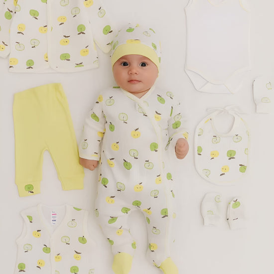8-piece newborn baby clothing gift set with apple design in 100% cotton

