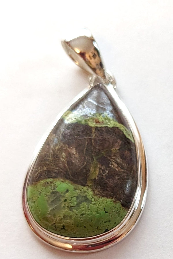sterling silver pendant with Gaspésite stone